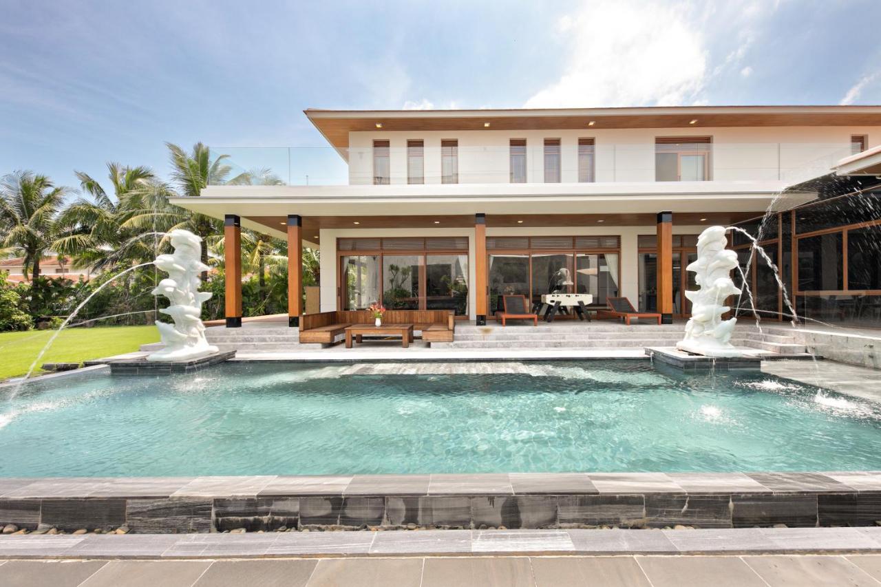 Deluxe Beach Villas By Danatrip Дананг Екстер'єр фото