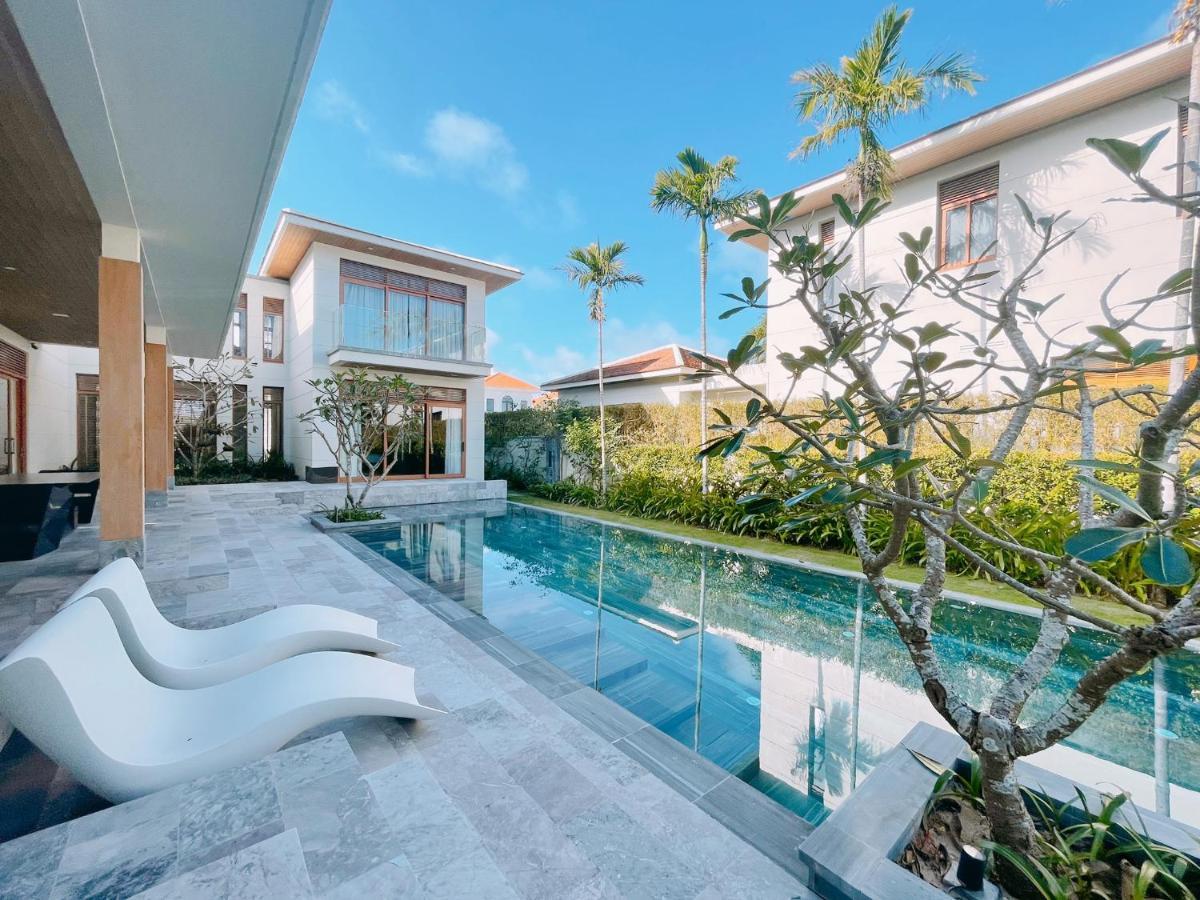 Deluxe Beach Villas By Danatrip Дананг Екстер'єр фото