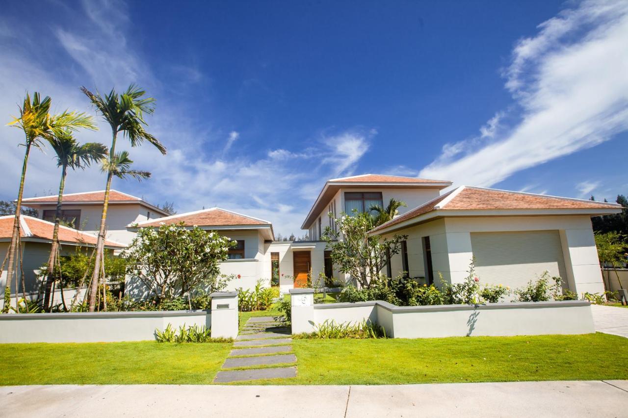Deluxe Beach Villas By Danatrip Дананг Екстер'єр фото