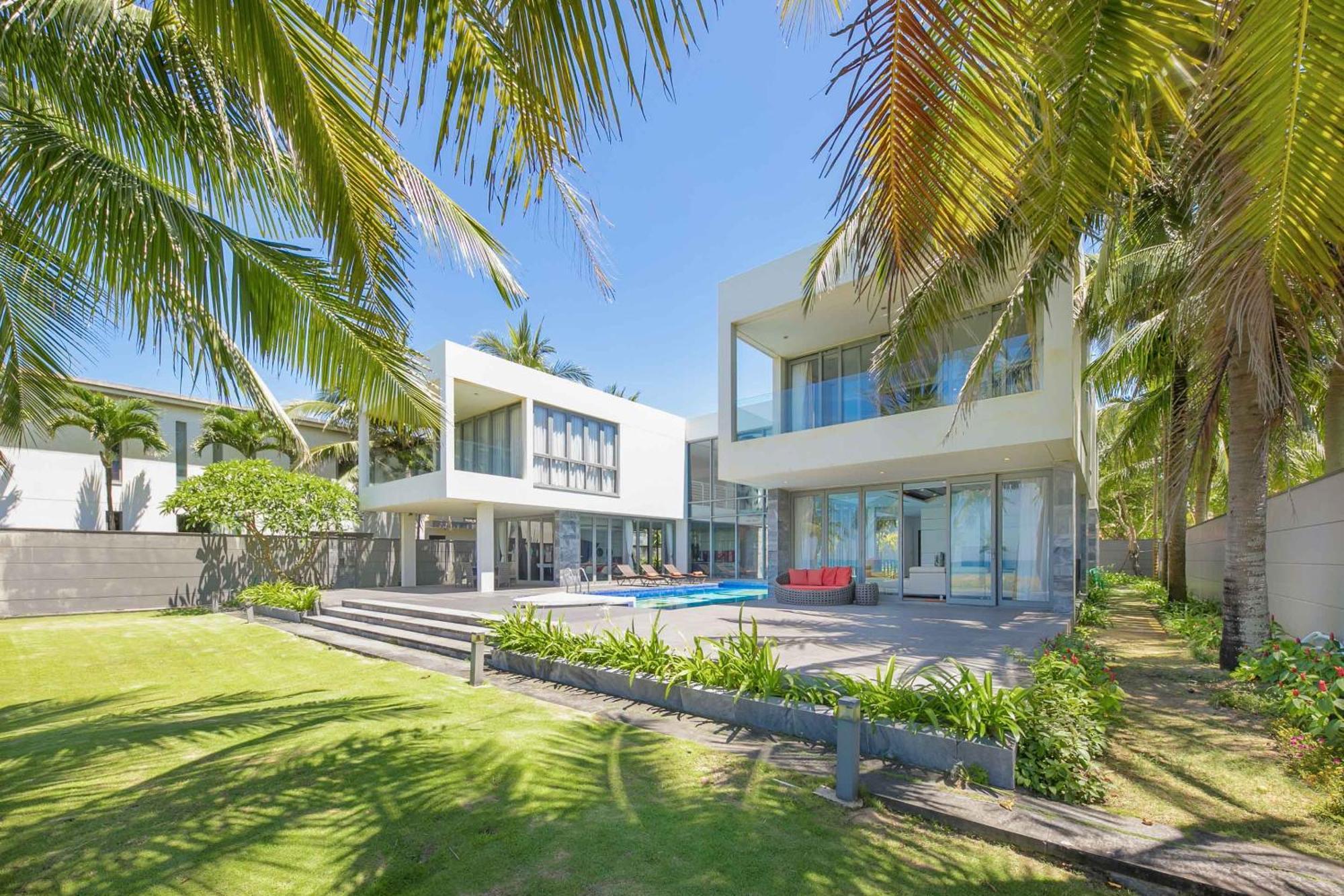 Deluxe Beach Villas By Danatrip Дананг Екстер'єр фото